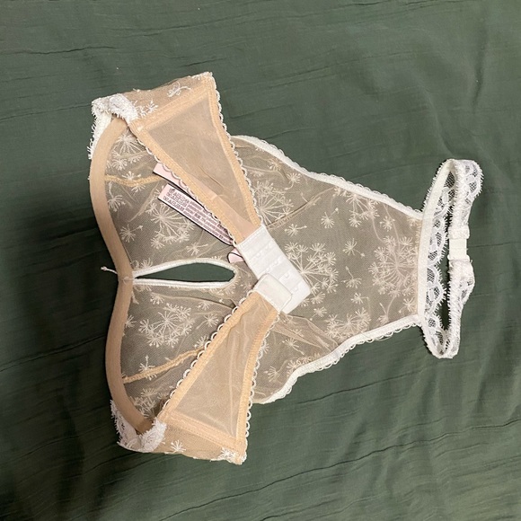 Victoria Secret Intimates - Picture 4 of 5